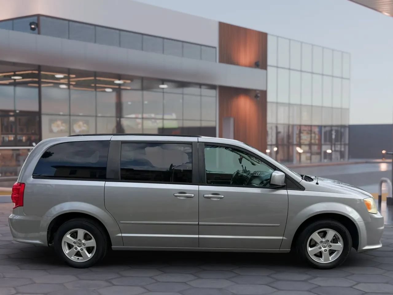 Used 2013 Dodge Grand Caravan SXT FWD image 7