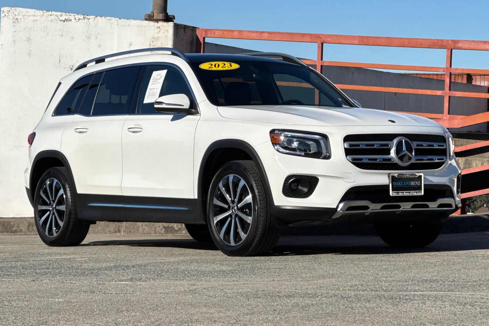 Used 2023 Mercedes-Benz GLB 250 4MATIC image 2