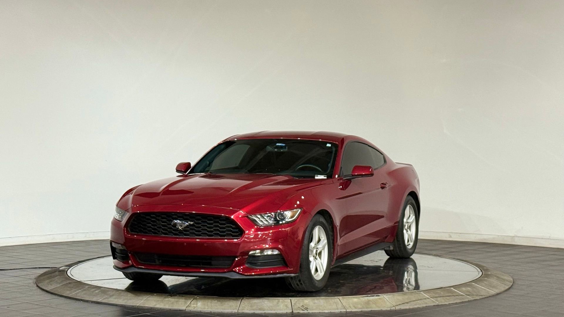 Used 2017 Ford Mustang Coupe image 5