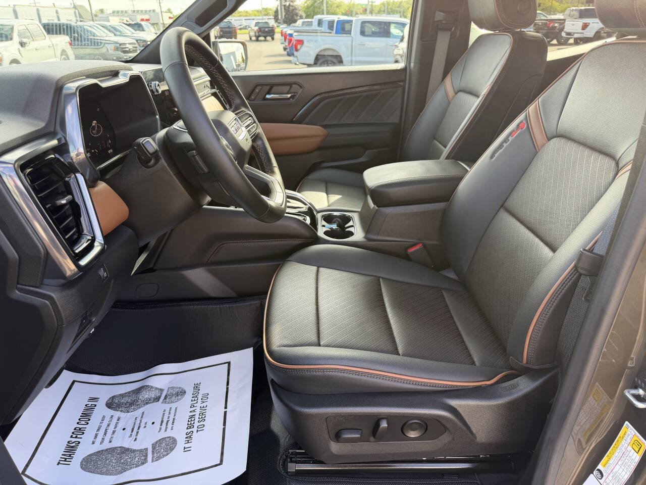 Used 2024 GMC Canyon AT4 w/ AT4 Premium Package AWD/4WD image 12