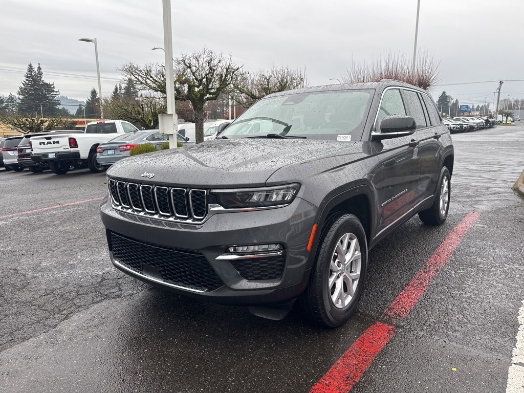 Used 2022 Jeep Grand Cherokee Limited image 3