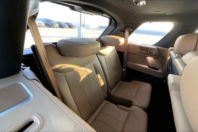 Used 2025 Land Rover Range Rover Long Wheelbase Autobiography image 33