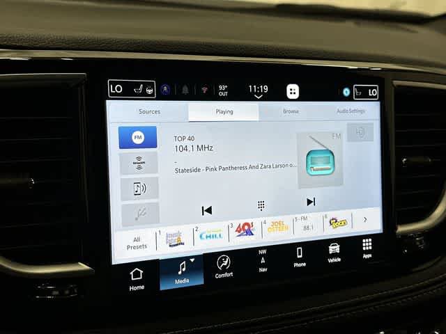 Used 2026 Chrysler Pacifica Limited FWD image 22