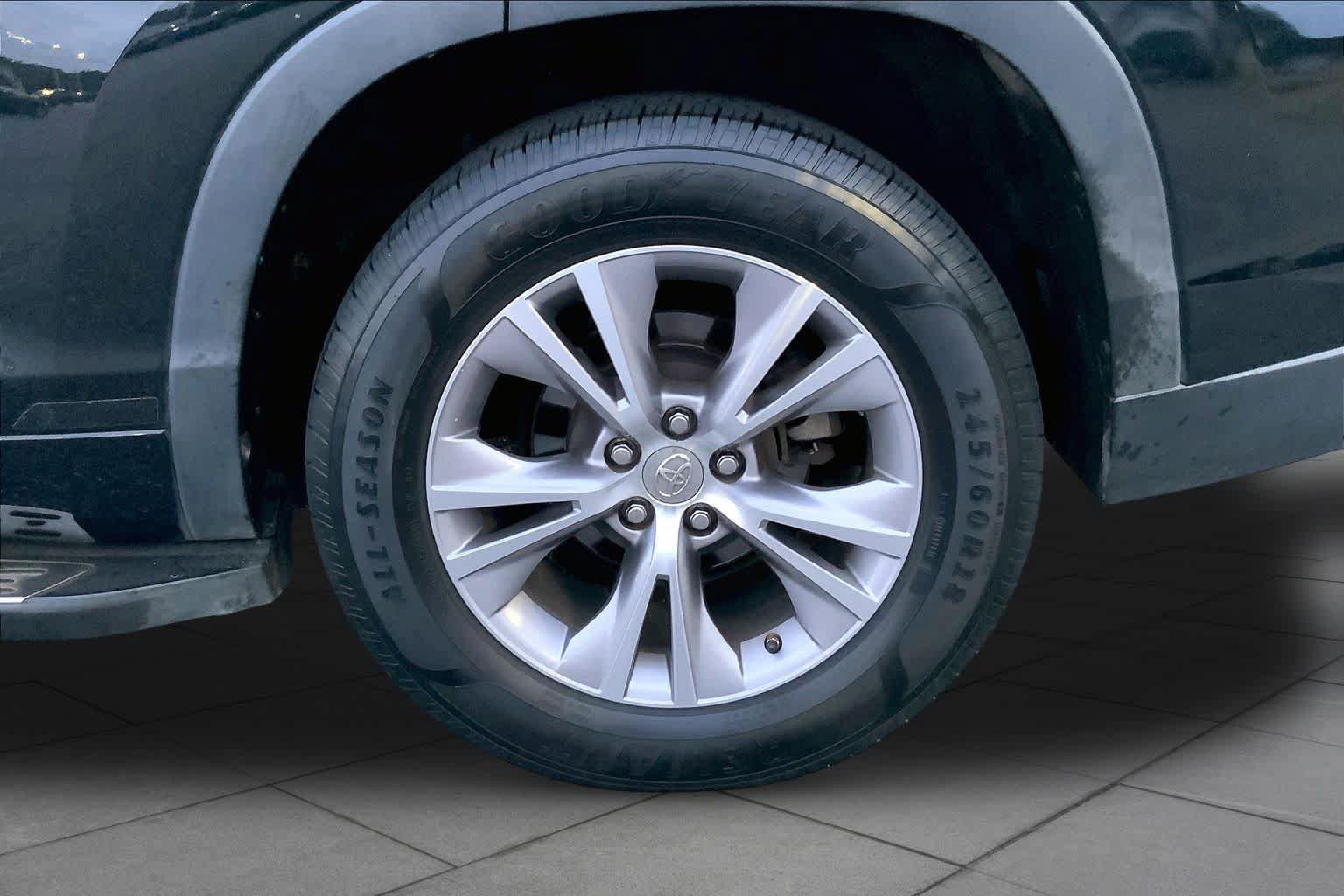 Used 2014 Toyota Highlander Plus FWD image 11