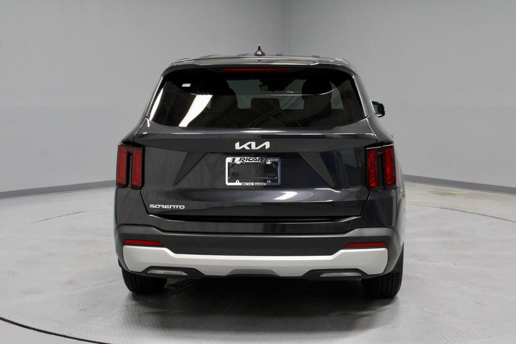 Used 2025 Kia Sorento LX FWD image 9