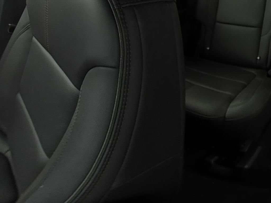Used 2023 Chevrolet Traverse RS FWD image 15