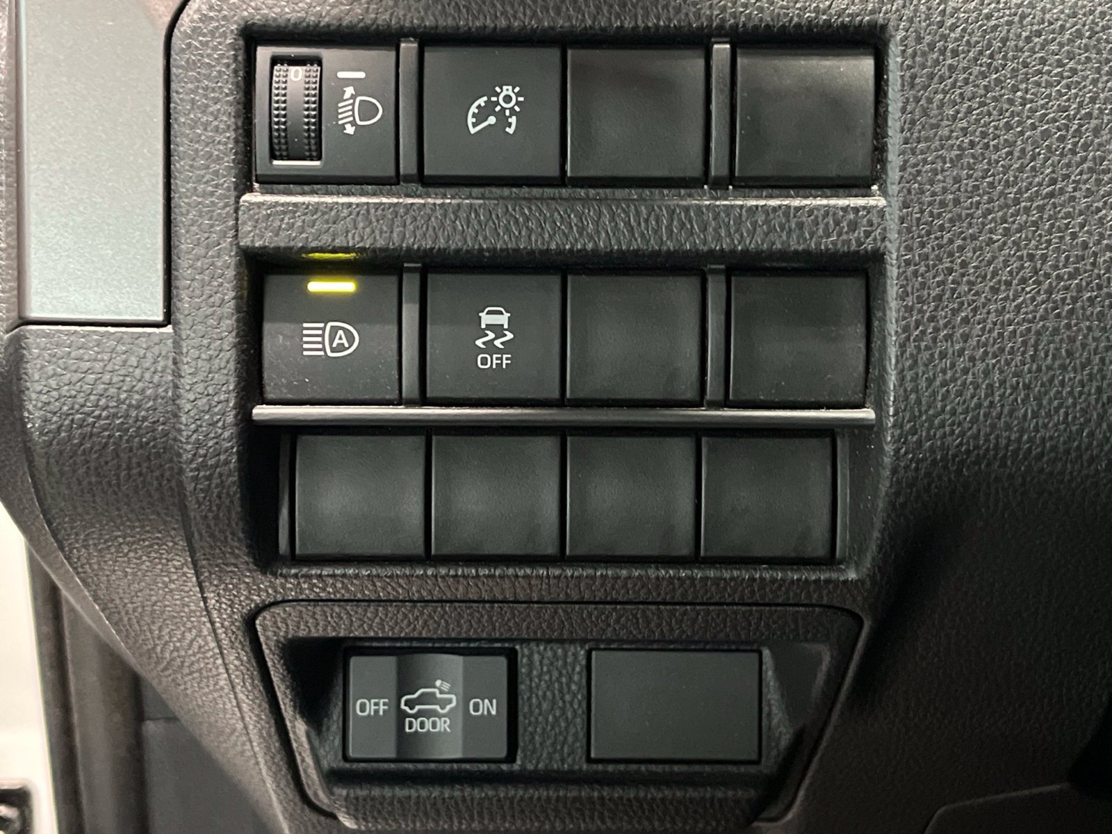 Used 2024 Toyota Tacoma SR5 AWD/4WD image 34