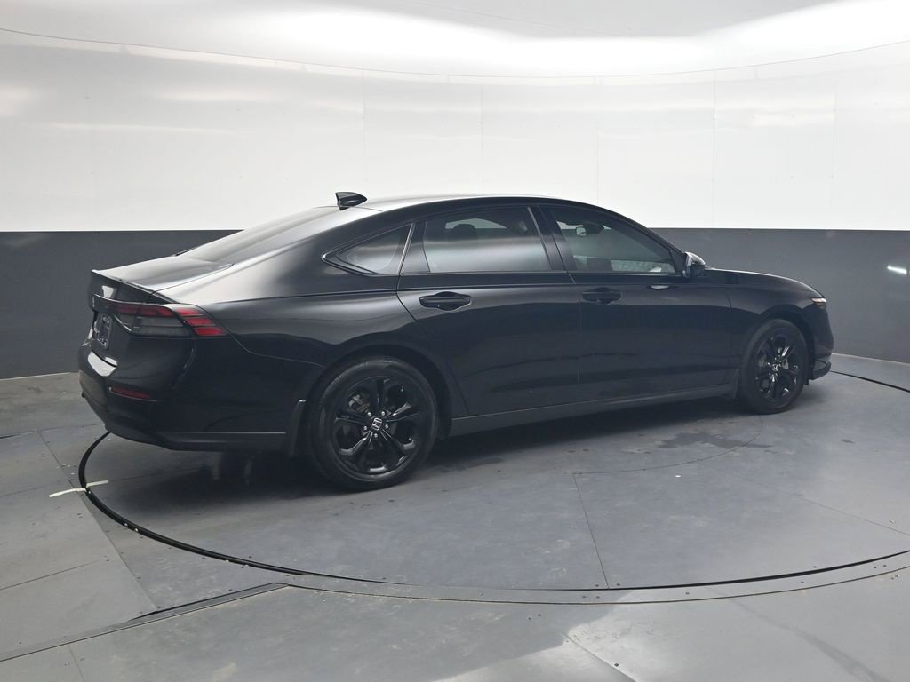 Certified 2025 Honda Accord SE image 4