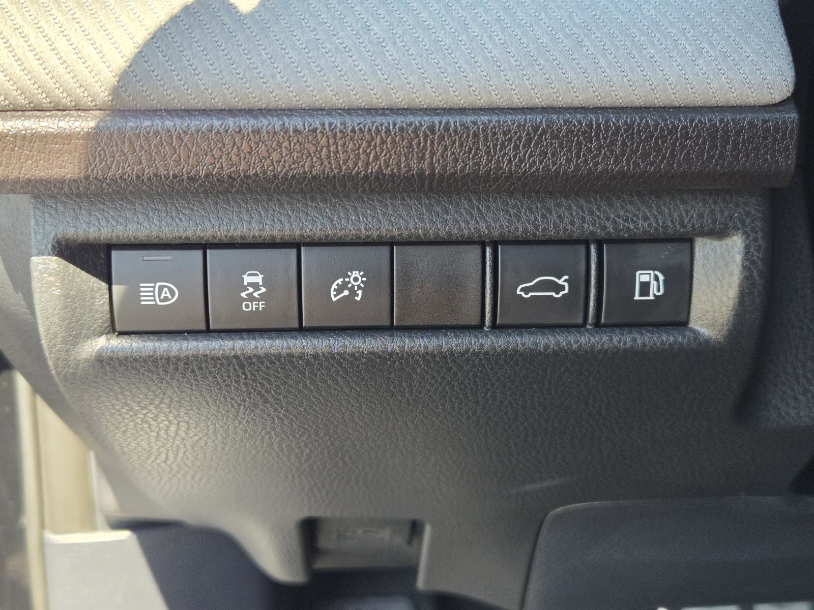Used 2025 Toyota Camry SE w/ Convenience Package FWD image 18