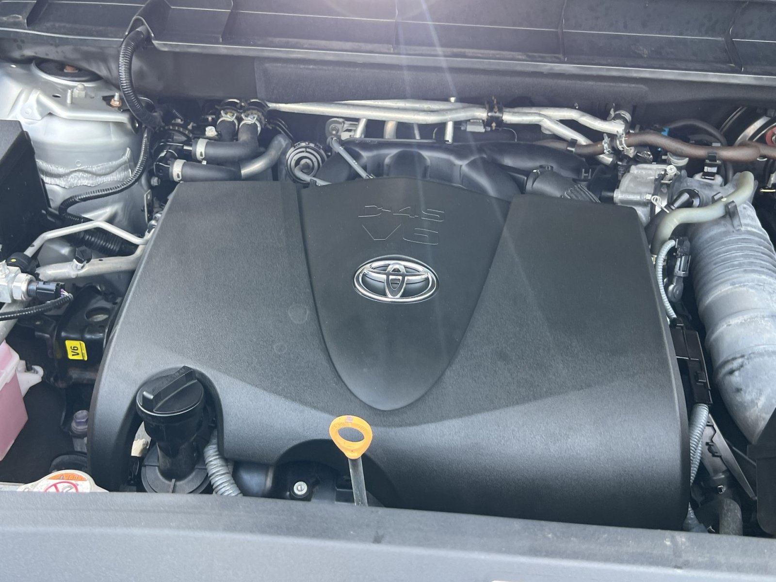 Used 2021 Toyota Highlander XLE AWD/4WD image 30