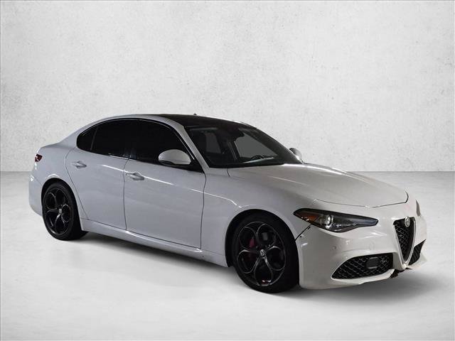 Used 2017 Alfa Romeo Giulia Ti w/ TI 19" Sport Package RWD image 3