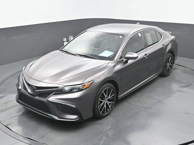 Used 2024 Toyota Camry SE w/ Convenience Package FWD image 32