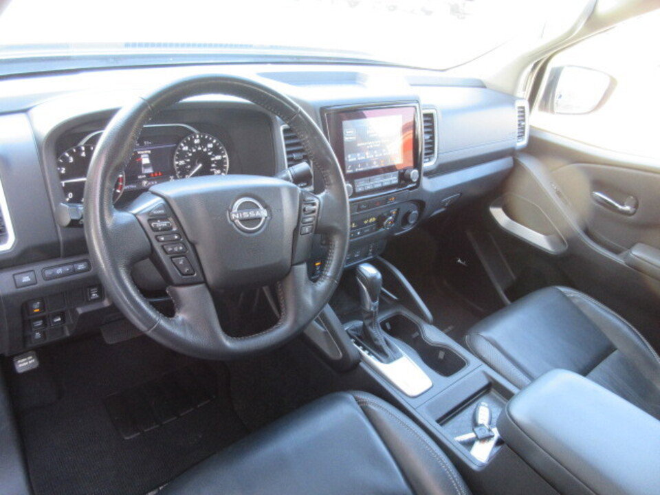 Used 2023 Nissan Frontier SV w/ SV Premium Package image 9