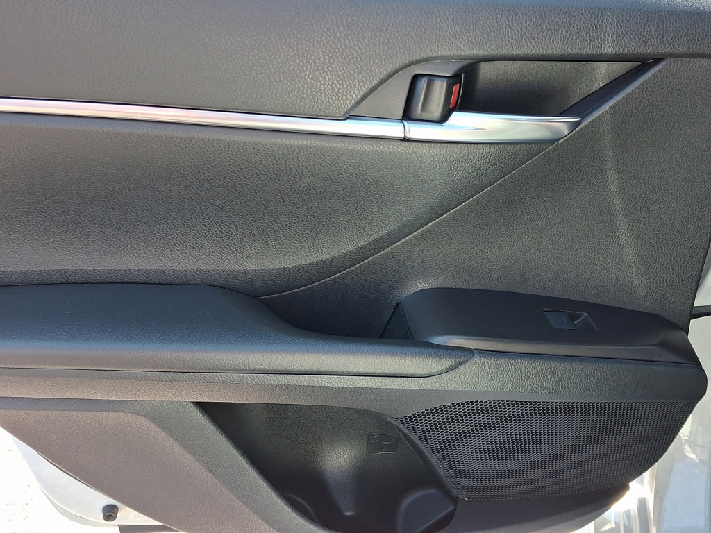 Used 2024 Toyota Camry SE image 19