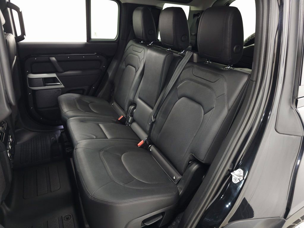 Used 2023 Land Rover Defender 110 SE image 35