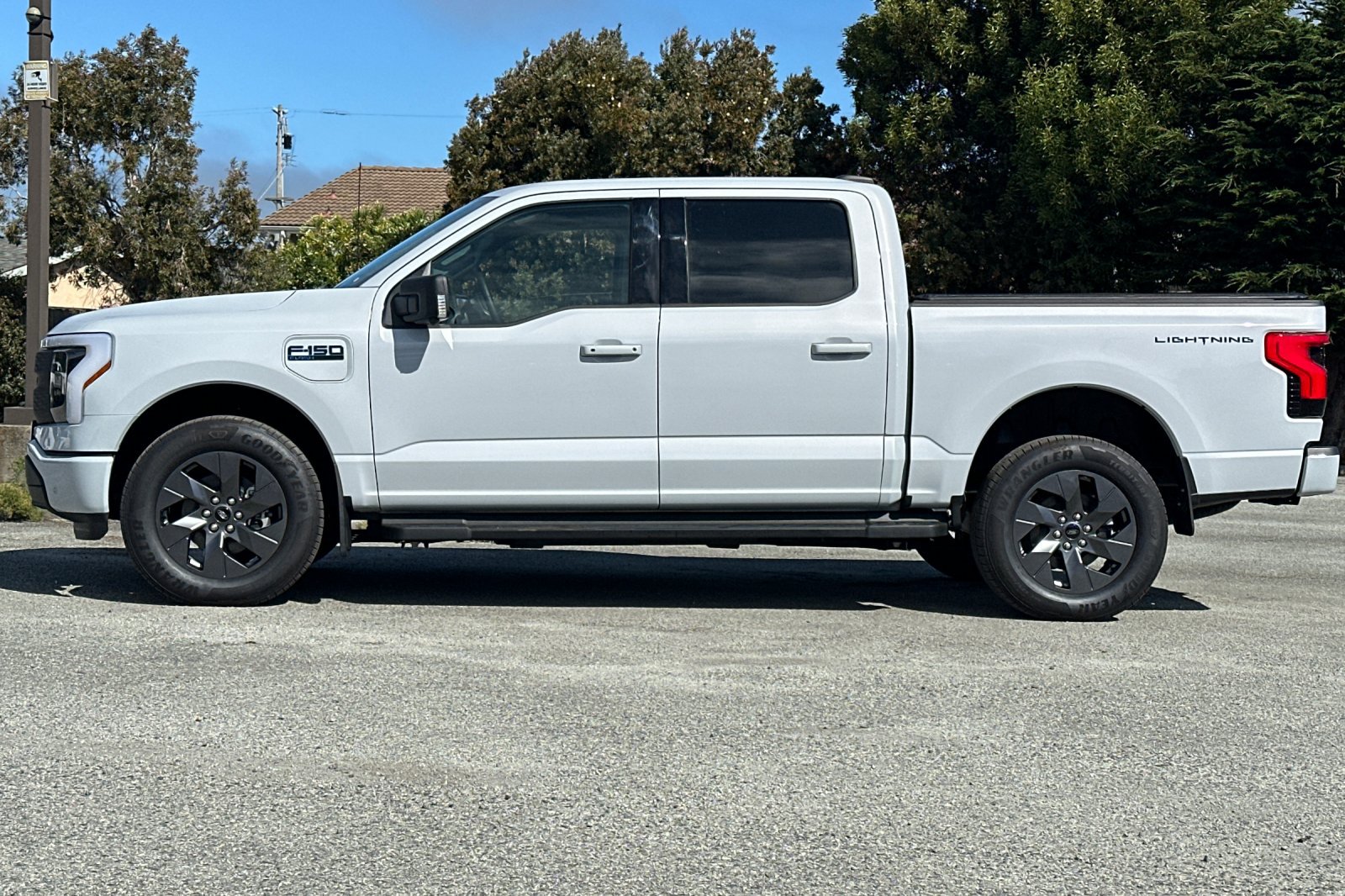 Used 2025 Ford F150 Lightning Flash AWD/4WD image 2