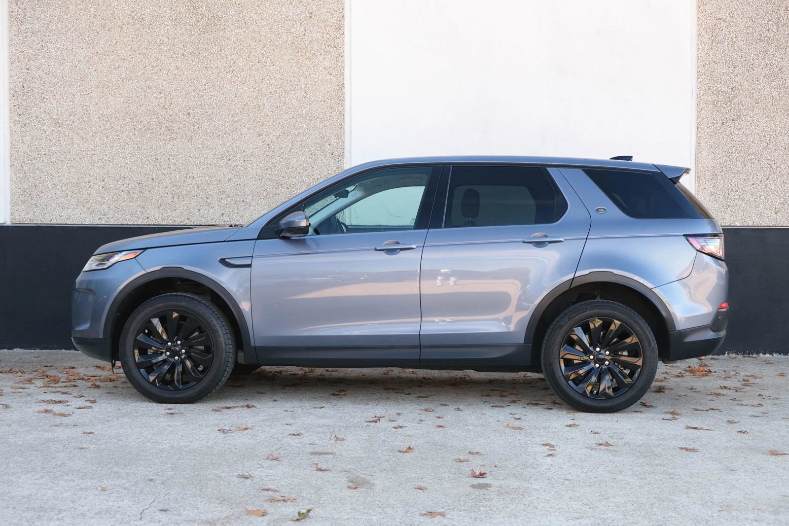 Used 2020 Land Rover Discovery Sport SE image 13