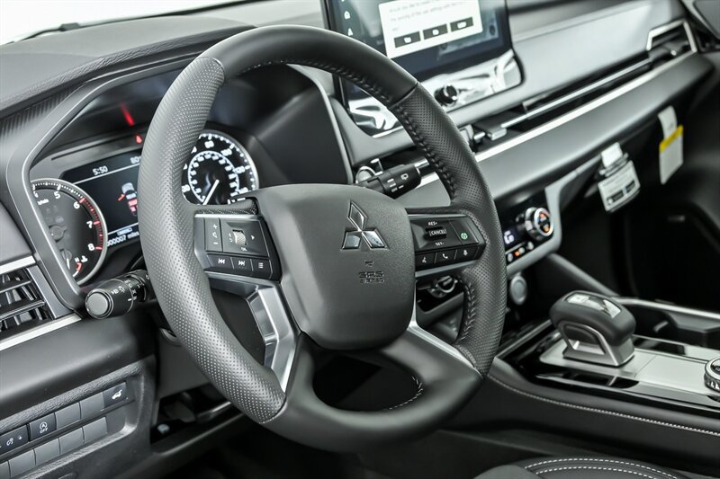 New 2026 Mitsubishi Outlander SE FWD image 16