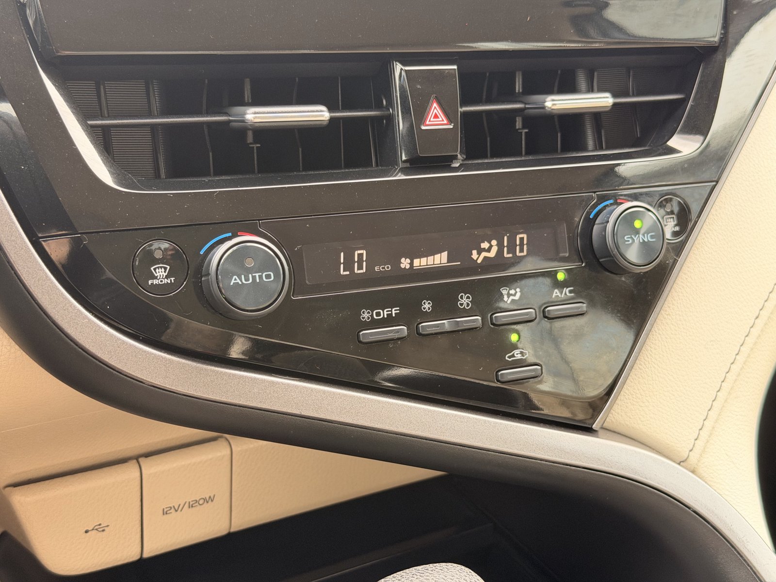 Used 2022 Toyota Camry LE AWD/4WD image 35