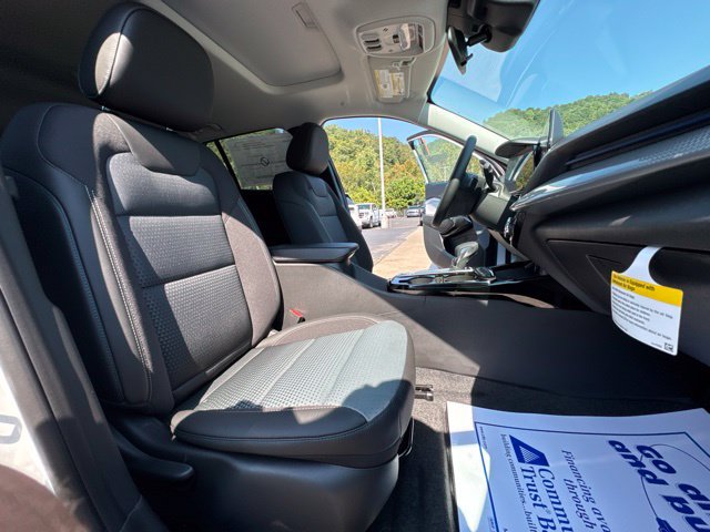 New 2026 Chevrolet Trax LT w/ Sunroof Package FWD image 21