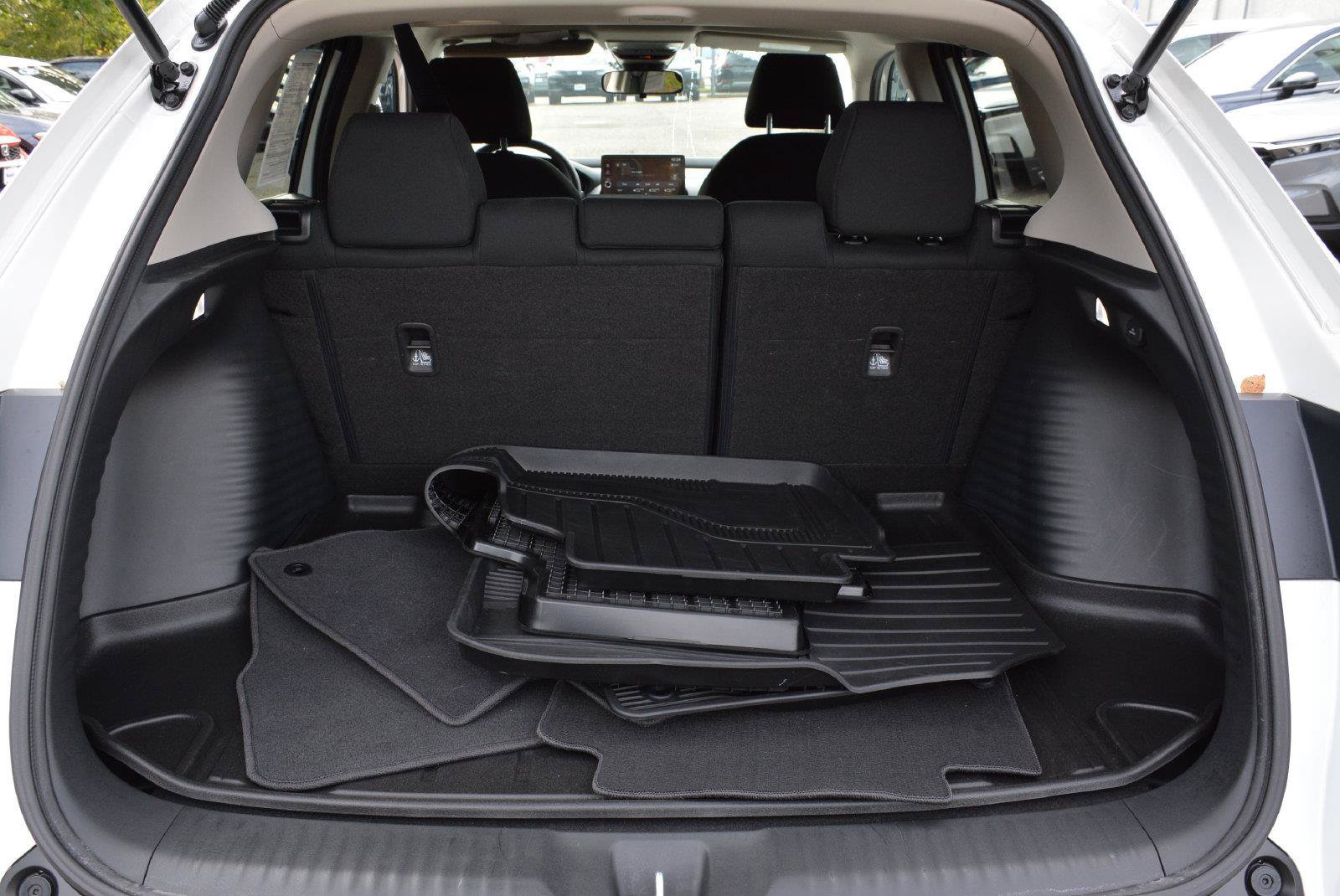 Used 2027 Honda HR-V LX image 16