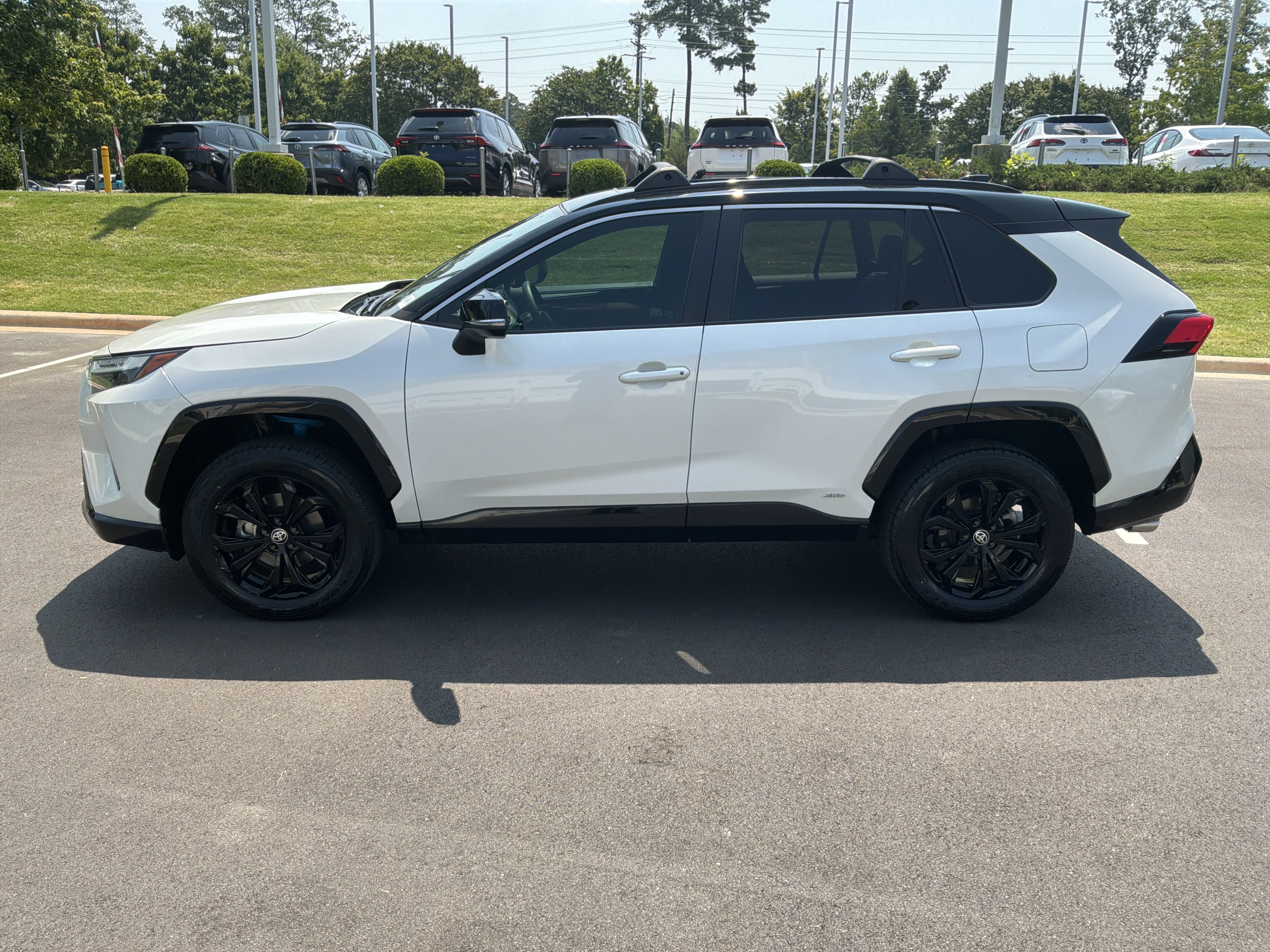 Used 2022 Toyota RAV4 XSE AWD/4WD image 7