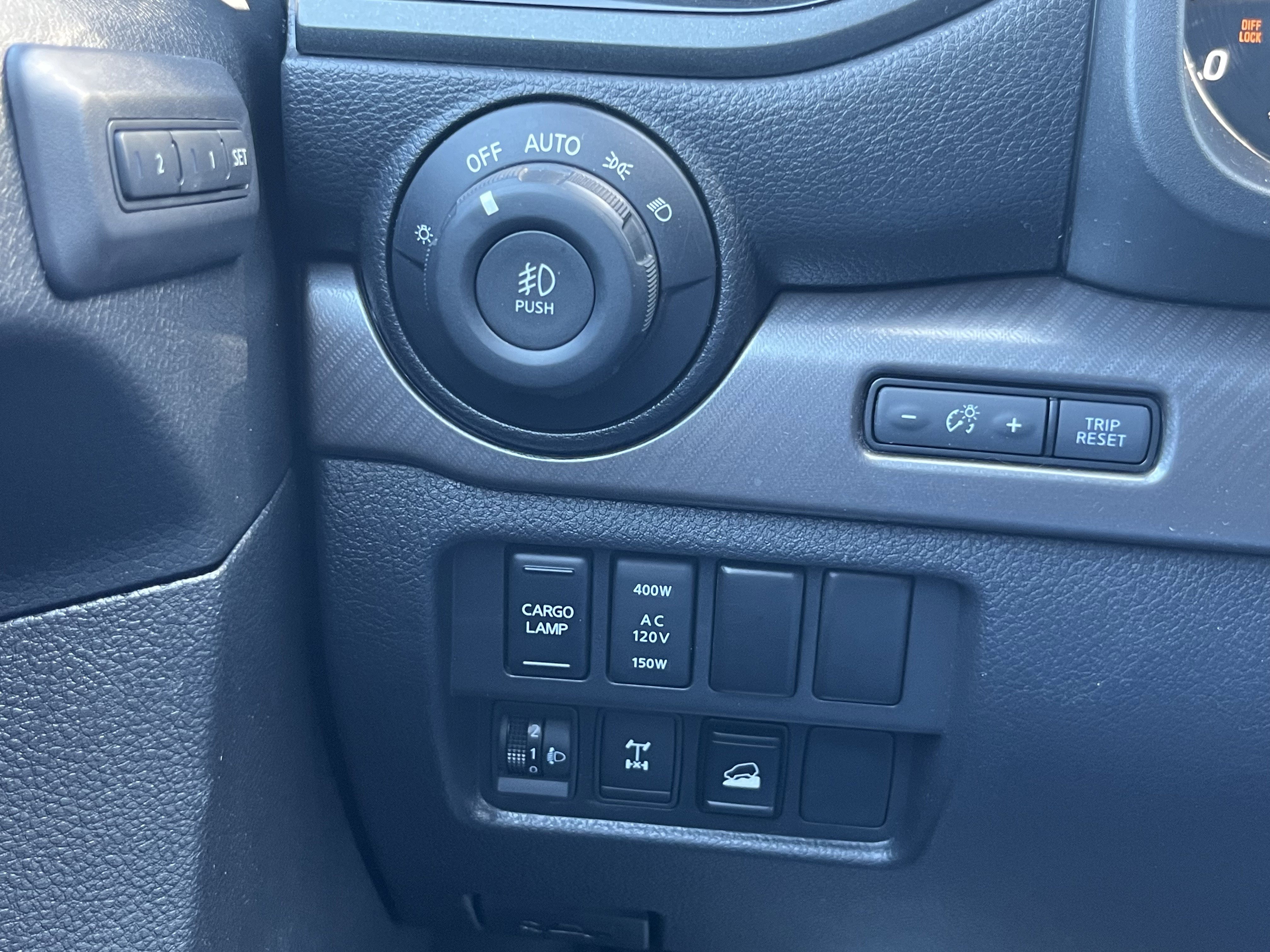 Used 2023 Nissan Titan PRO-4X w/ Pro-4x Convenience Package AWD/4WD image 39