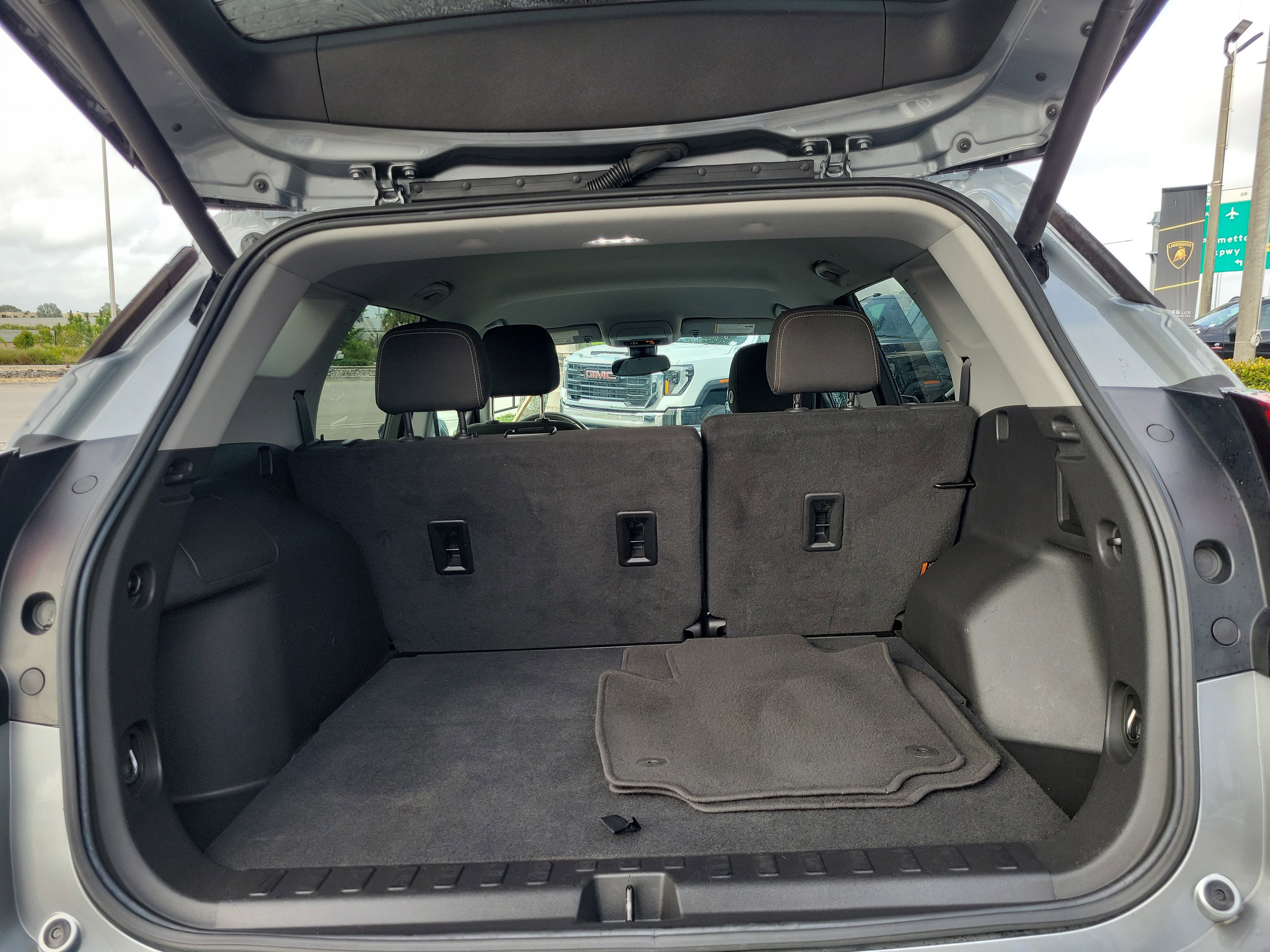 Used 2023 GMC Terrain SLE w/ Driver Convenience Package image 15