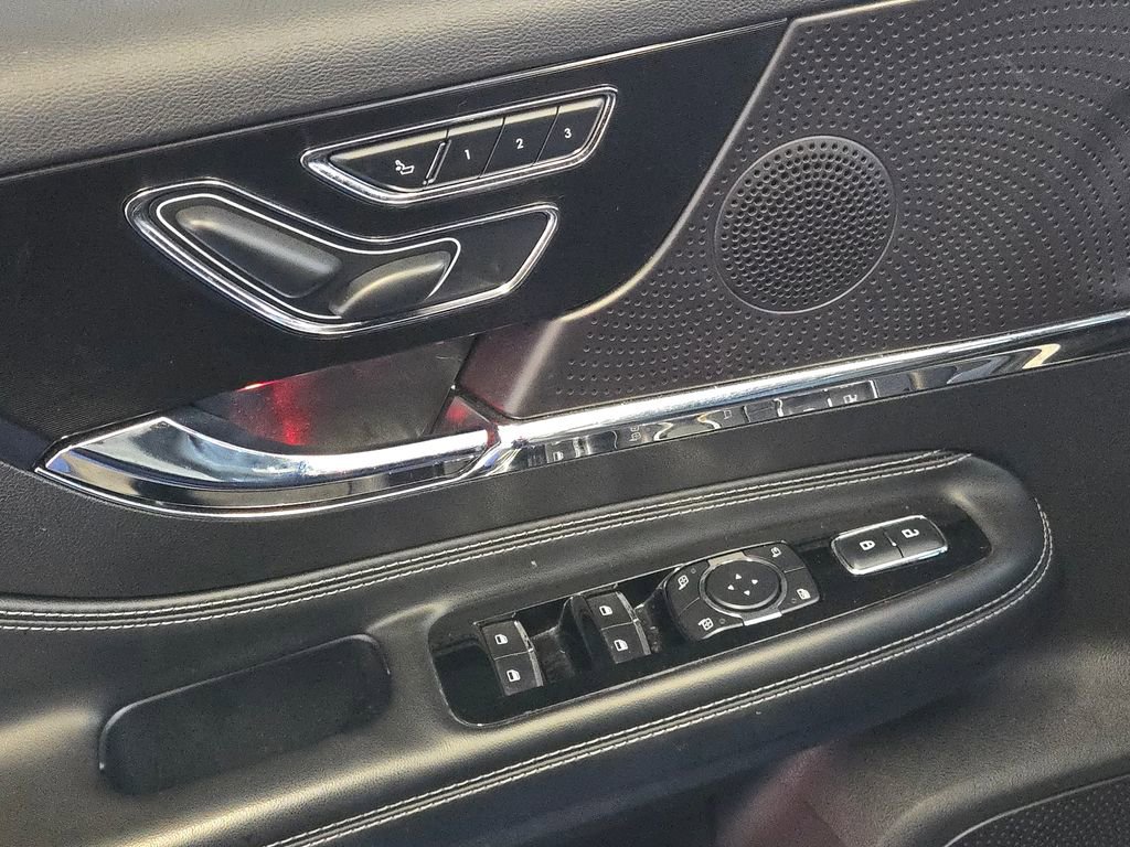 Used 2023 Lincoln Corsair AWD w/ Equipment Group 101A image 14