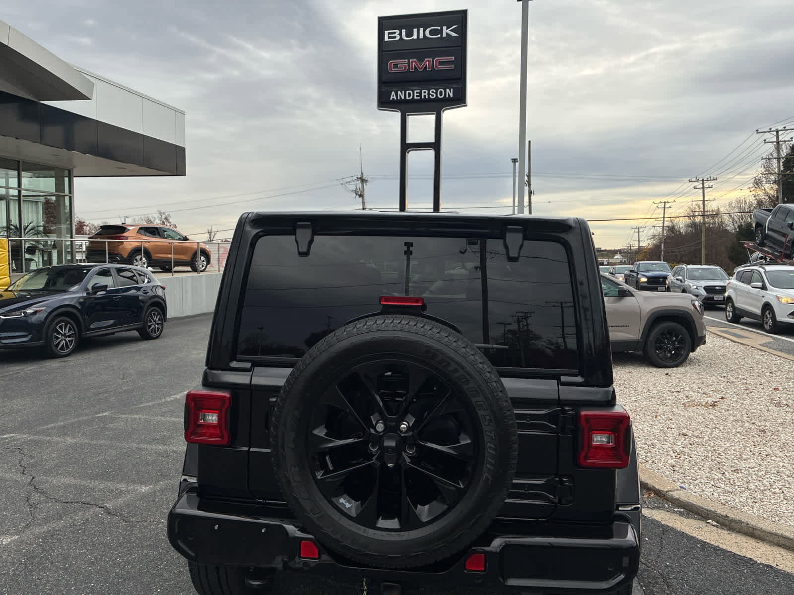 Used 2021 Jeep Wrangler Unlimited Sahara image 4