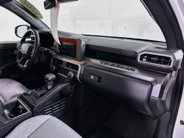 Used 2025 Toyota Tacoma SR5 AWD/4WD image 35