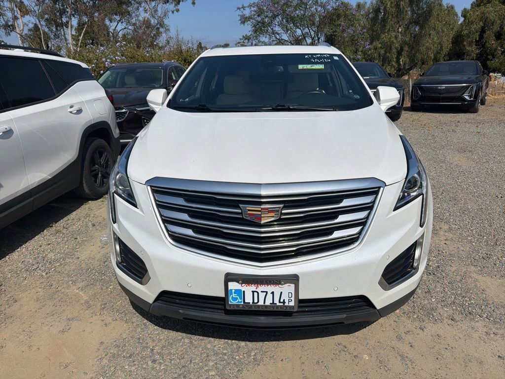 Used 2017 Cadillac XT5 Luxury w/ Driver Awareness Package FWD image 2
