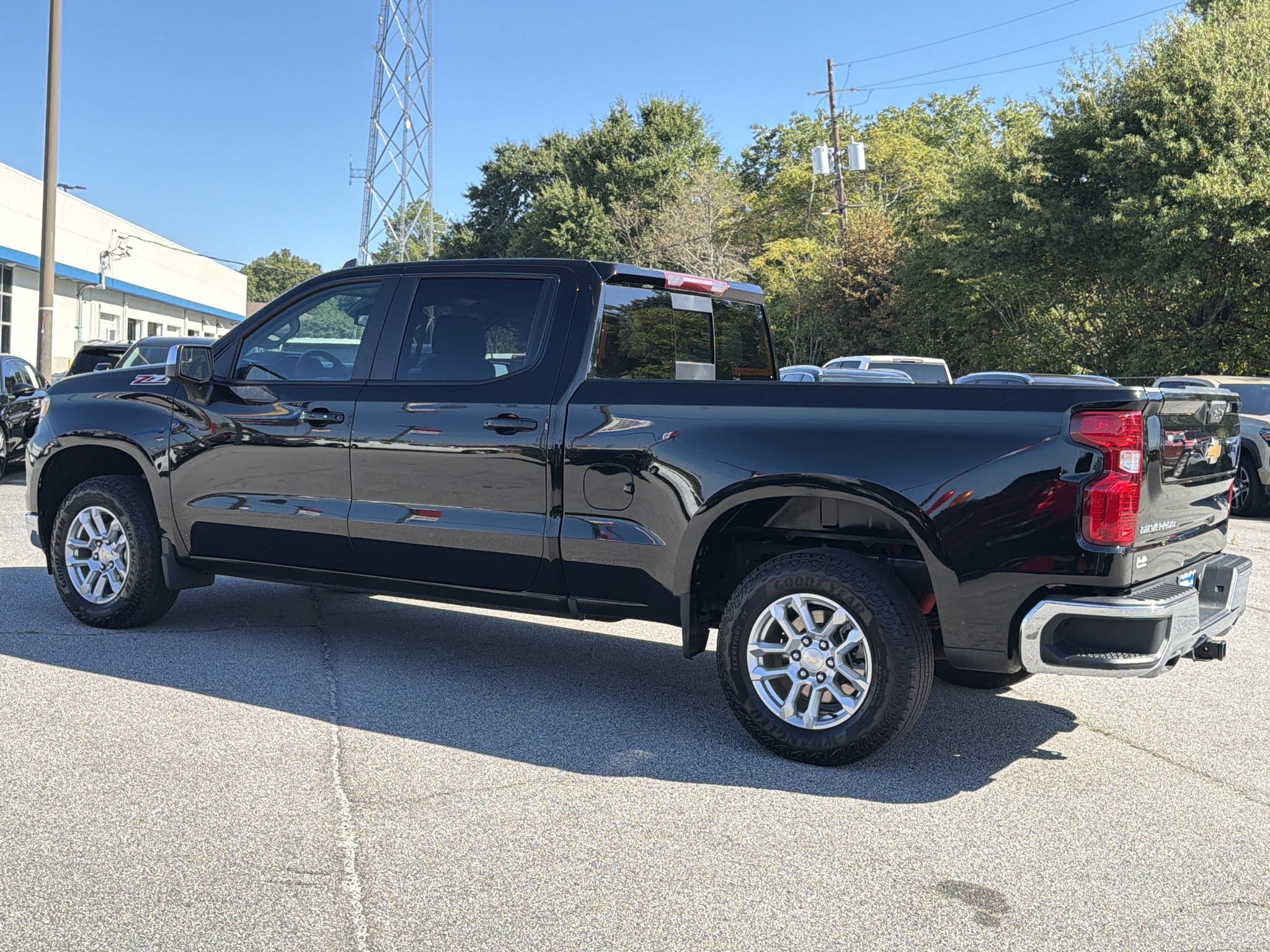 Used 2023 Chevrolet Silverado 1500 LT w/ Z71 Off-Road Package AWD/4WD image 18
