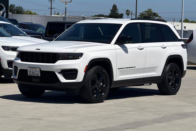 Used 2023 Jeep Grand Cherokee Altitude AWD/4WD image 7