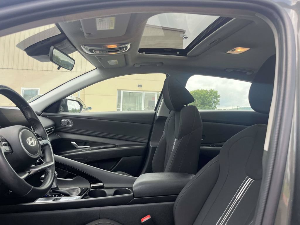 Certified 2024 Hyundai Elantra SEL w/ Convenience Package FWD image 14