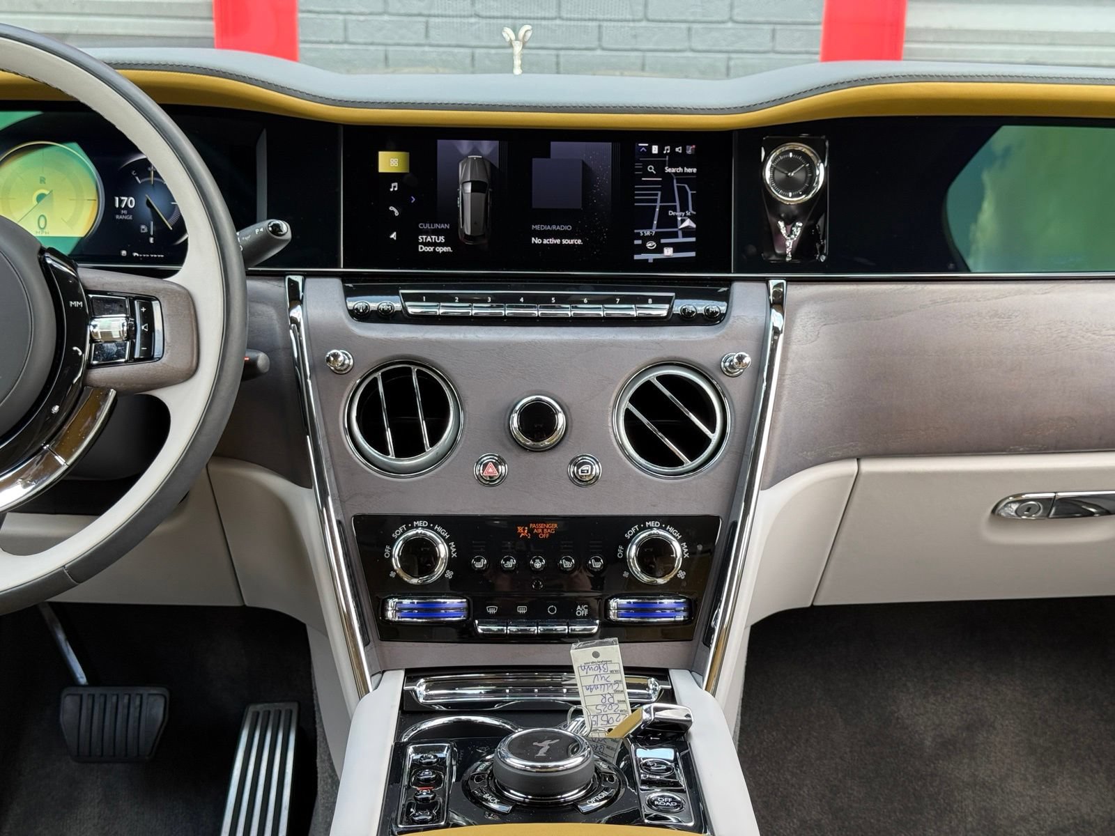 Used 2025 Rolls-Royce Cullinan AWD/4WD image 40
