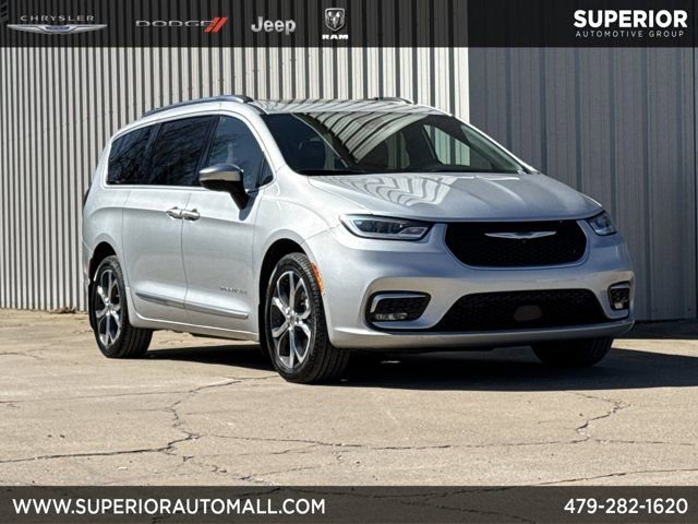Used 2023 Chrysler Pacifica Pinnacle w/ Trailer Tow Group image 1
