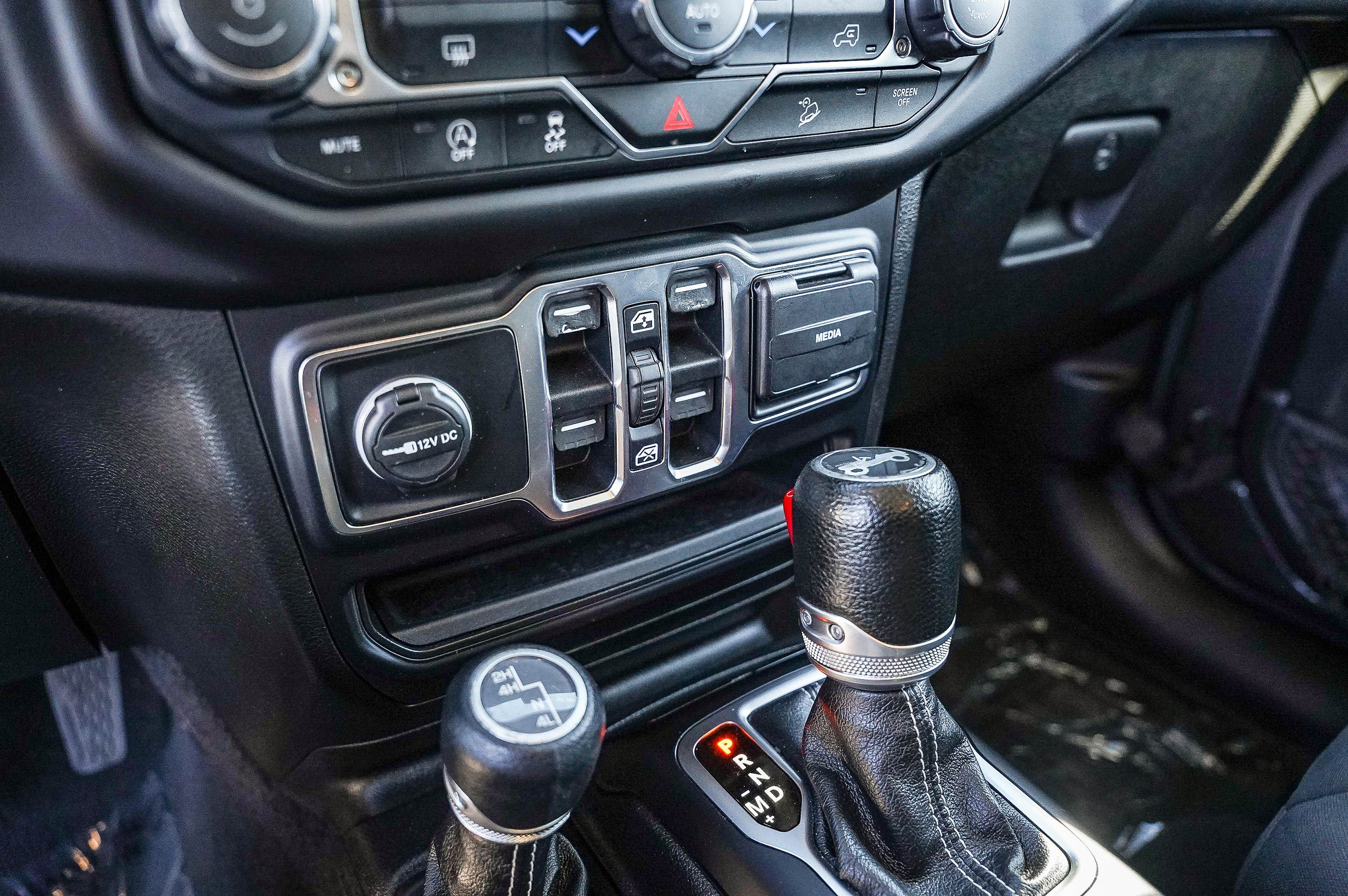 Used 2020 Jeep Wrangler Unlimited Sahara image 21