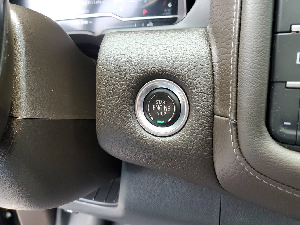 Used 2023 GMC Yukon XL Denali AWD/4WD image 28
