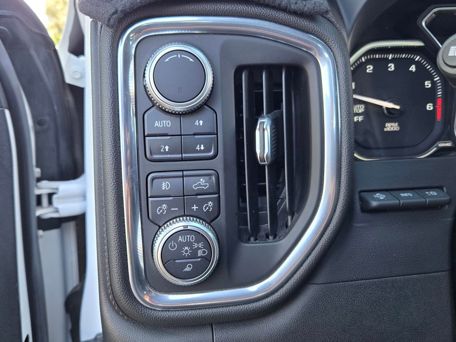 Used 2019 GMC Sierra 1500 Denali w/ Denali Ultimate Package AWD/4WD image 15