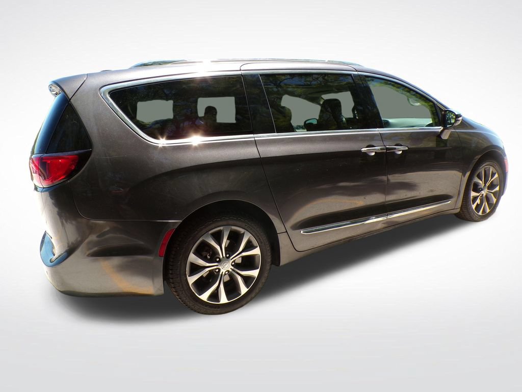 Used 2017 Chrysler Pacifica Limited FWD image 8