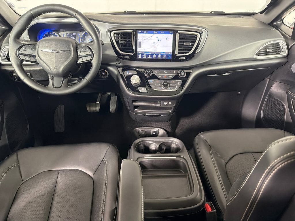 Used 2020 Chrysler Pacifica Touring-L w/ S Appearance Package FWD image 23