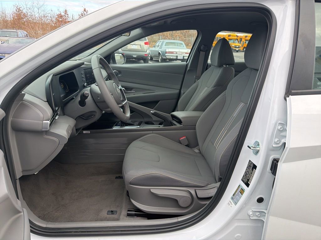 New 2025 Hyundai Elantra Sport image 14