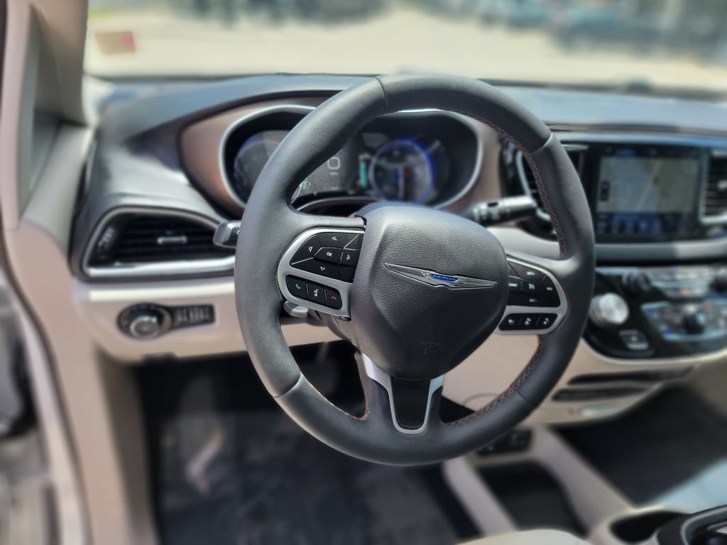 Used 2018 Chrysler Pacifica Touring-L Plus w/ Advanced Safetytec Group FWD image 22