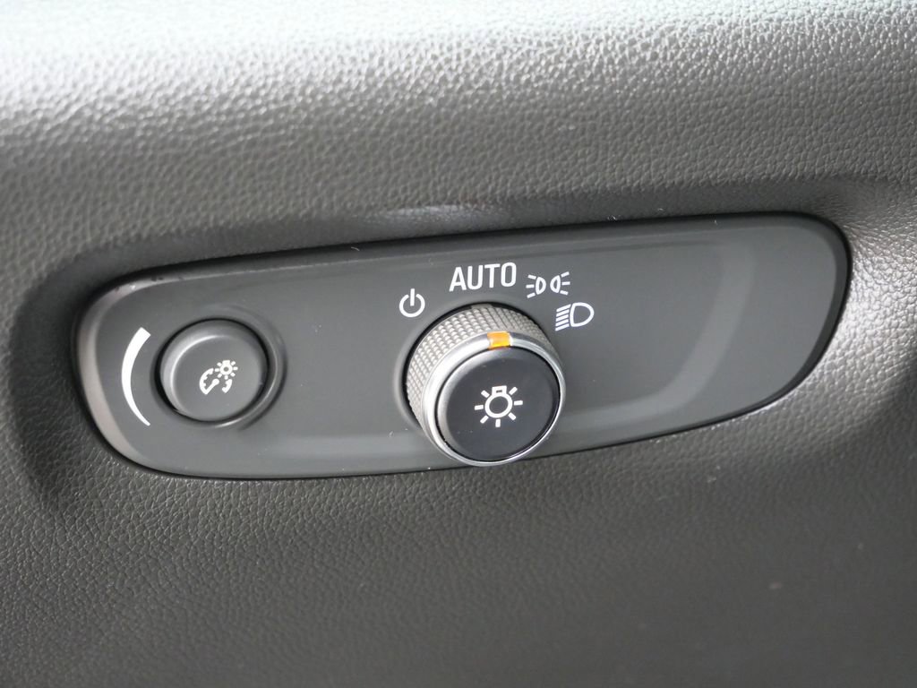 Used 2023 Chevrolet Traverse RS image 36