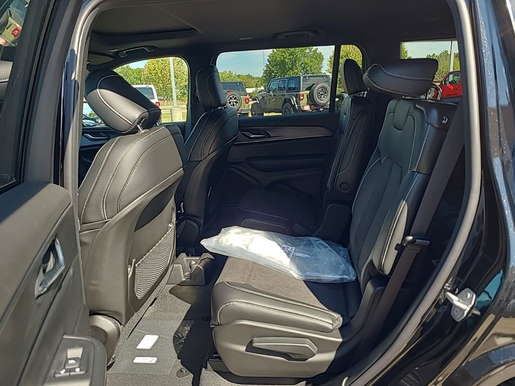 New 2025 Jeep Grand Cherokee L Altitude image 15