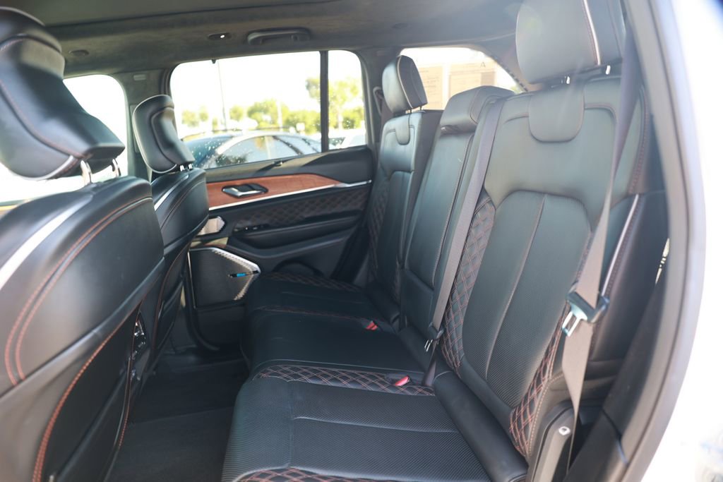 Used 2022 Jeep Grand Cherokee Summit AWD/4WD image 35