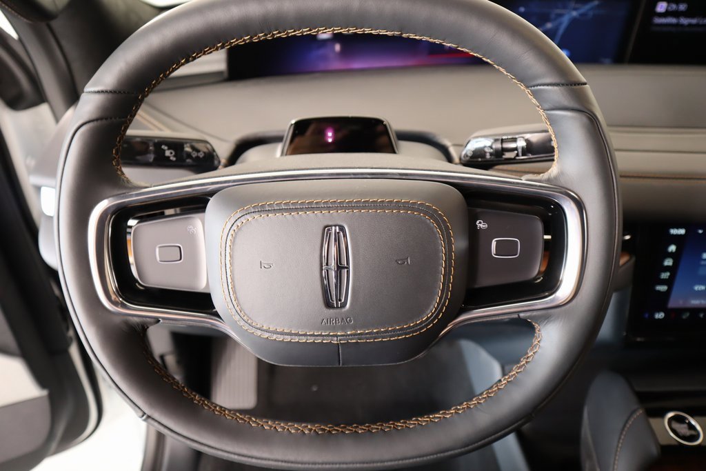 New 2025 Lincoln Navigator Black Label image 3