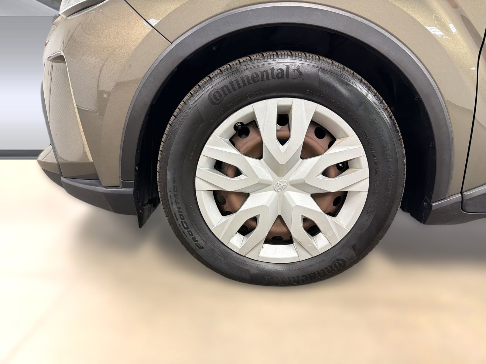 Used 2021 Toyota C-HR LE image 11