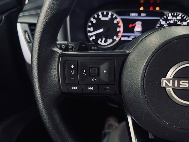 Used 2024 Nissan Rogue SV image 24